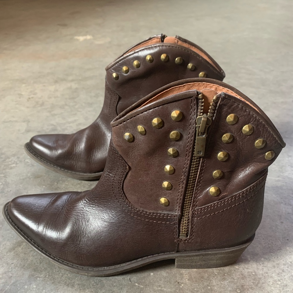 Lucky Brand brown ankle cowboy boots